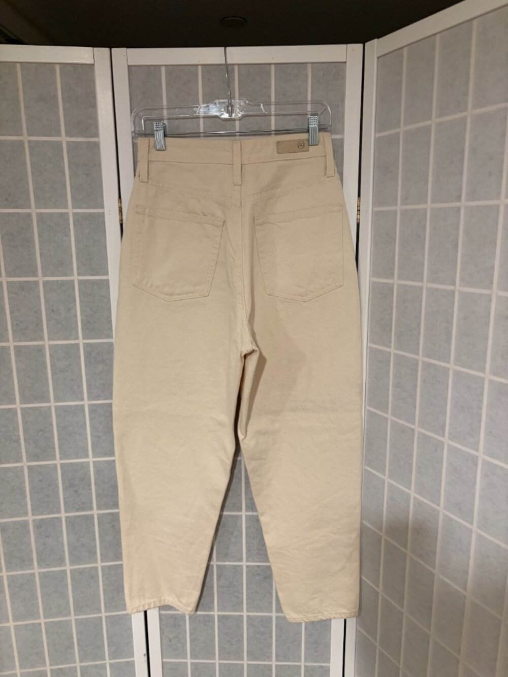 AG Adriano Goldschmied Renn High-Rise Barrel Jeans | Cream | Size 26R - Picture 3 of 4